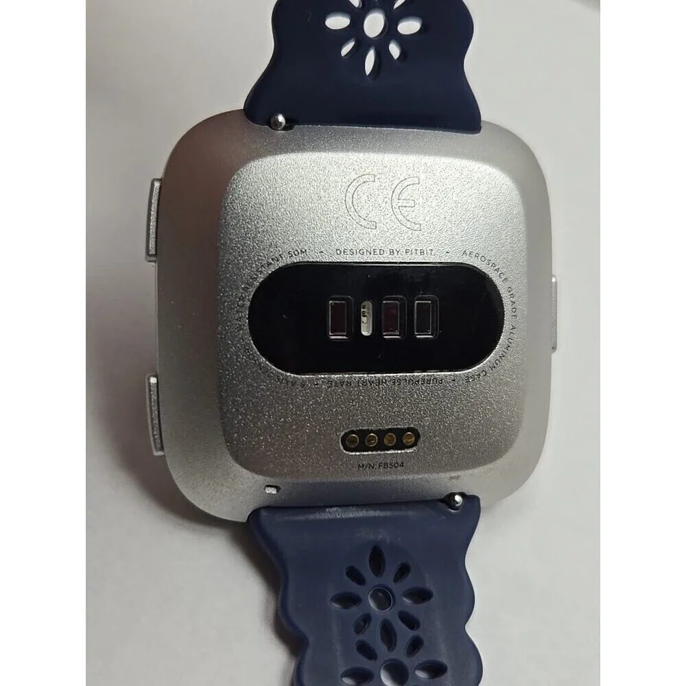 Fitbit Versa FB504 Smartwatch Heart Rate Bluetooth Activity Tracker W Charger